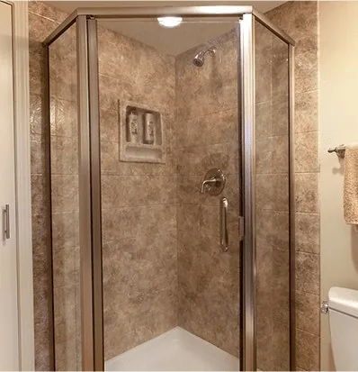 A corner shower with travertine pattern walls